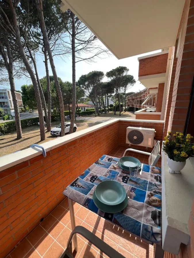 Twin Pine Trees Flats, Near Beach Bibione Apartment